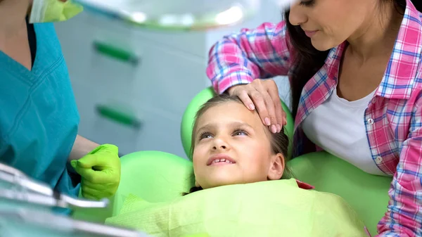 Little Cute Girl Dentist Regular Checkup Teeth Pediatric Stomatology — Stock Photo, Image