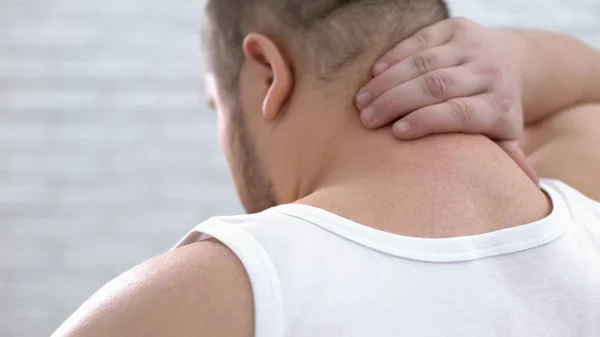 Obese Mannelijke Gevoel Pijn Nek Masseren Van Spieren Spinale Ziekte — Stockfoto