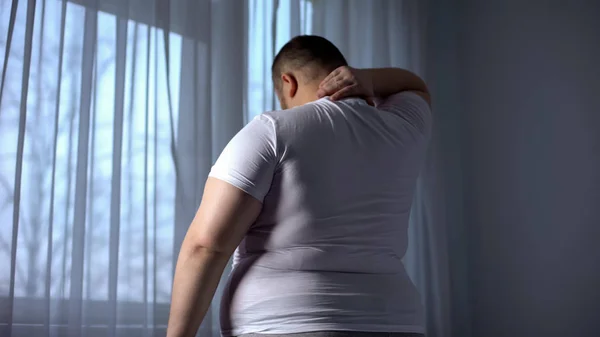 Elhízott Ember Nyújtás Nyak Izmok Hátfájás Problémák Okozta Túlsúly — Stock Fotó