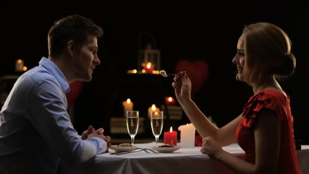 Romantisk middag Stockvideor, royaltyfria Romantisk middag filmer |  Depositphotos®