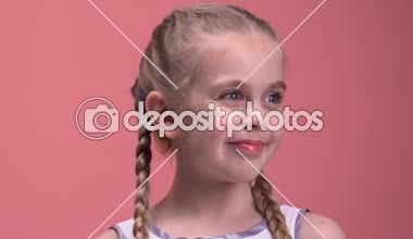 Rüya gibi genç bayan hediyeleri, pembe, izole tatil için bekliyor