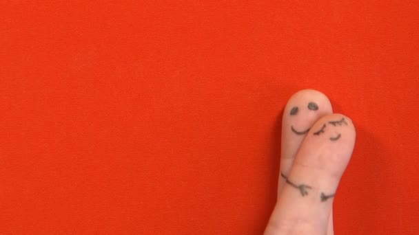 Δάχτυλο Αντιμετωπίζει Άνδρας Και Γυναίκα Αγκαλιάζει Απομονώνονται Κόκκινο Φόντο Ημέρα — Αρχείο Βίντεο