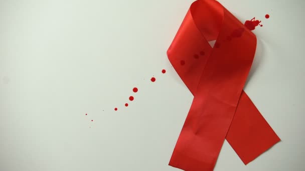 Kırmızı Kurdele Istatistik Dünya Çapında Pandemiler Yayılan Aids Damlayan Kan — Stok video