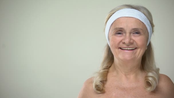 Smiling Elderly Lady Closing Eyes Slices Cucumber Skincare Procedures — Stock Video