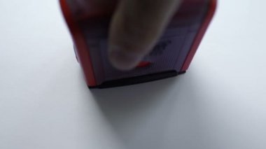 Bilgin olsun, boş kağıt arka plan üzerinde bilgi damgalı Bilginize mühür