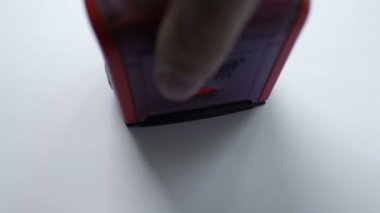 Vadesi geçmiş boş kağıt arka planda, geç ödeme, damgalı mühür zaman sınırı aşan