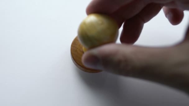 100 清真密封印在空白纸背景上 食品质量控制 — 图库视频影像