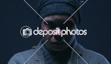 Bakan evsiz kadın portresi meydan okuyor, daha iyi yaşam, closeup inancı