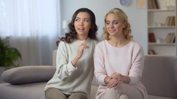 Mondja Történet Női Barátom Szórakozás Együtt Otthon Pletyka — Stock videók