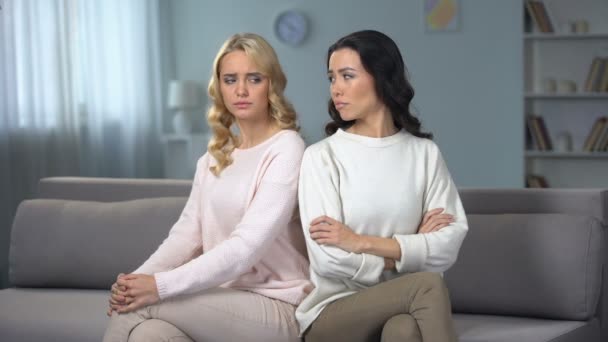 Female Friends Sitting Sofa Home Hugging Reconciling Quarrel — Stock Video