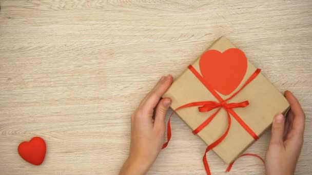 San Valentino Frase Che Appare Sfondo Legno Con Confezione Regalo — Video Stock