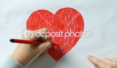 Büyük kırmızı kalp çizim ve kelime love küpleri, iyilik, barış yapma küçük çocuk