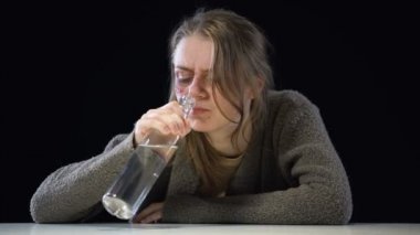 Votka, Aile içi şiddet kurbanı acıyı unutmak için içki alkollü kadın