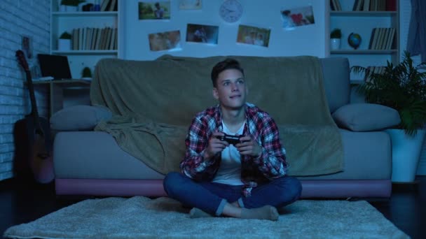 Emocional Adolescente Ganar Videojuego Adicción Falta Control Parental — Vídeo de stock