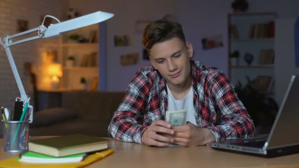 Εφηβικό Αγόρι Μετρώντας Τους Λογαριασμούς Δολαρίων Που Σκεφτόμαστε Νέα Αγορά — Αρχείο Βίντεο
