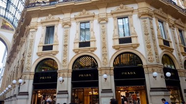 İtalyan Galleria Vittorio Emanuele, lüks Prada moda butik alışveriş