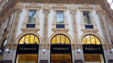 İtalyan Galleria Vittorio Emanuele, lüks Versace moda butik alışveriş