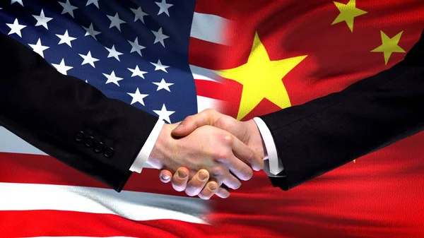 Usa Kina Håndtrykk Internasjonalt Vennskap Flaggbakgrunn – stockfoto