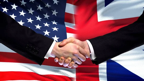 Usa Storbritannia Håndtrykk Internasjonal Vennskapsflaggbakgrunn – stockfoto