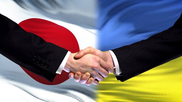 Рукопожатие Японии и Украины, отношения международной дружбы, фон флага
