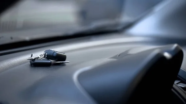 Autós Kulcsok Műszerfal Közelről Vezető Így Parkoló Kocsi Megnyitott Autó — Stock Fotó
