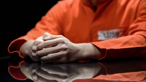 Hand Male Prisoner Inmate Giving Evidence Detention Room Cooperation — Stock Photo, Image