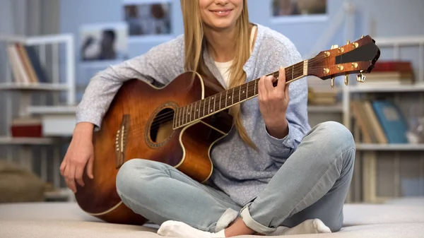Female Guitarist Performing Song Home Creative Hobby Preparing Audition — Stock Photo, Image