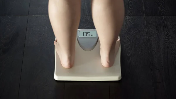 Woman Checking Her Body Weight Standing Bathroom Scales Normal Index — Stock Photo, Image
