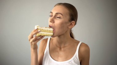 Güzel kadının lezzetli pasta, şeker günaha, diyabet riski