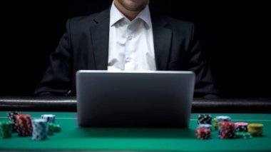 Bahis dizüstü bilgisayar casino uygulama, poker, bağımlılığı izlerken kumarbaz