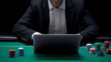 Emin online kumarbaz bahis laptop, şans büyük kazanmak için başarı