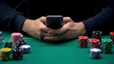Erkek oyuncu bahis smartphone uygulama, casino chips tablo, online oyun