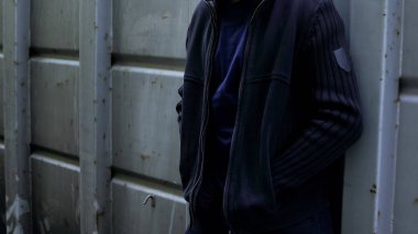 Zavallı bölgesinde, ebeveyn kontrolü, kötü şirket etkisi eksikliği zorba ayakta