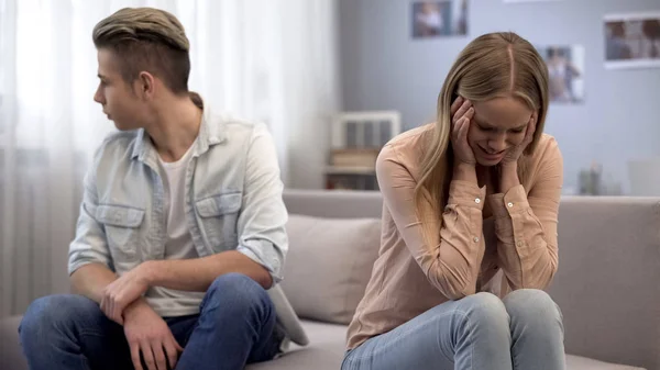Jovens Brigas Casal Menina Emocional Chorando Desesperadamente Crise Nas Relações — Fotografia de Stock