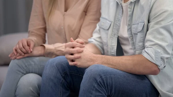 Casal Sentado Psicólogo Terapia Crise Familiar Aconselhamento Matrimonial — Fotografia de Stock