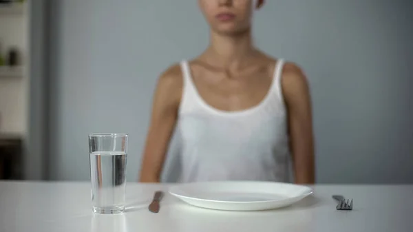 Anorexic Girl Sitting Front Empty Plate Drinking Water Severe Diet — Stock Photo, Image