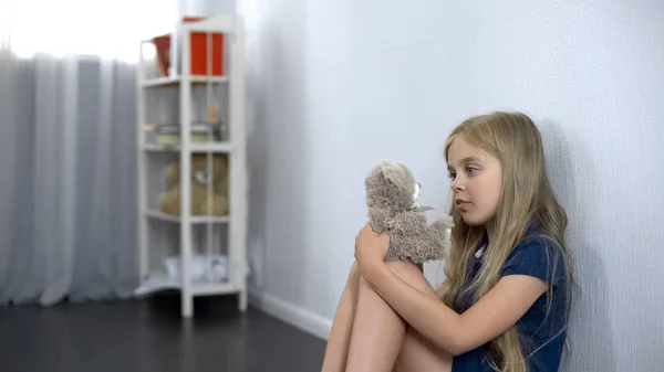 Girl Sitting Floor Playing Teddy Best Toy Friend Adoption Program — Stock Photo, Image
