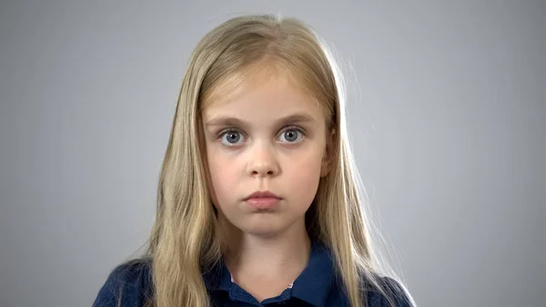 Child Custody Portrait Scared Schoolgirl Searching Parents Adoption — Stock Photo, Image