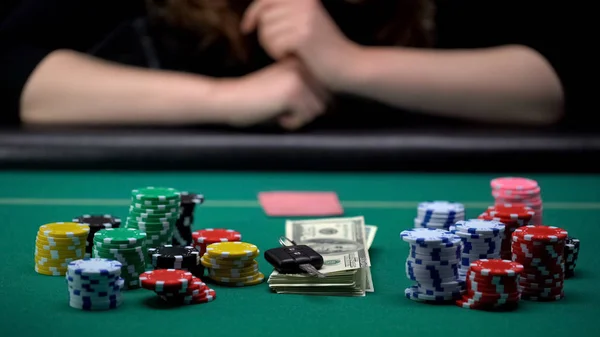 Risky Woman Raising Stakes Poker Game Putting Money Car Key — Stock Photo, Image