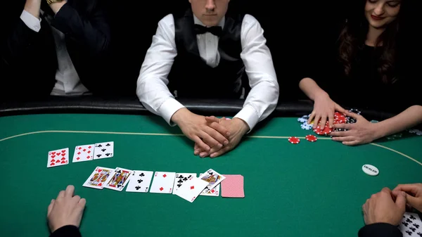 Vrouw Winnende Alle Chips Poker Spel Spelers Voelen Verwoest Riskante — Stockfoto