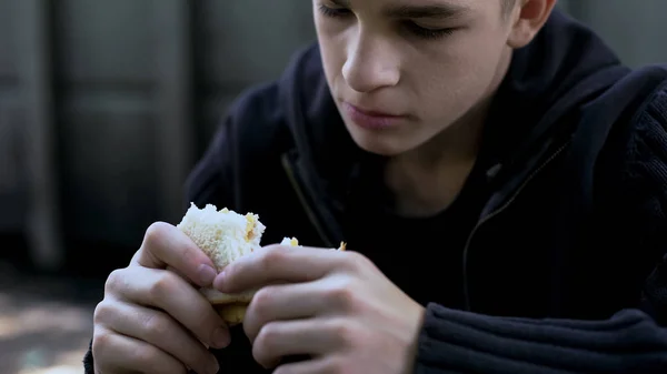 Hungry Teen Boy Eating Cheap Unhealthy Sandwich Poor Quality Meal — Stock Photo, Image