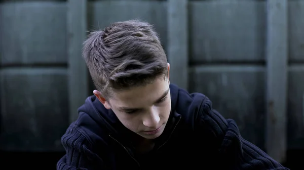 Depresivní Teenager Boy Pocit Beznaděje Lituje Křivdy Smutek — Stock fotografie