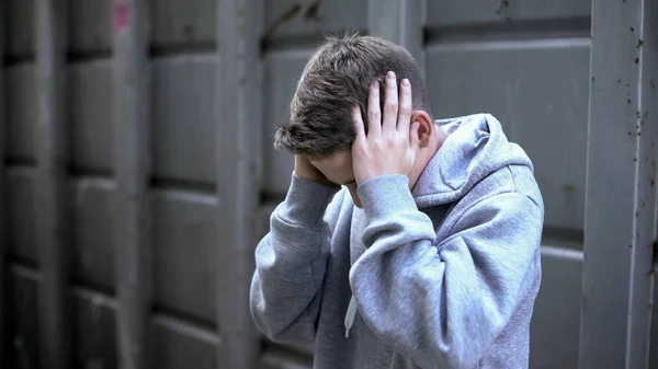 Adolescente Menino Sofrendo Enxaqueca Dor Forte Problemas Saúde Vida Estressada — Fotografia de Stock