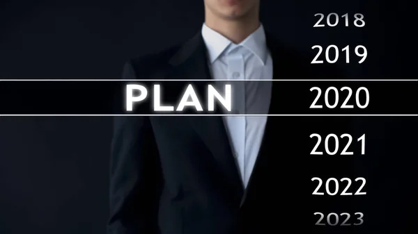 Plan 2020 Homme Affaires Choisit Fichier Sur Écran Virtuel Stratégie — Photo