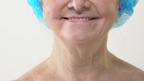 Lächelndes Weibliches Gesicht Aus Nächster Nähe Plastische Chirurgie Aging Kosmetologie — Stockvideo