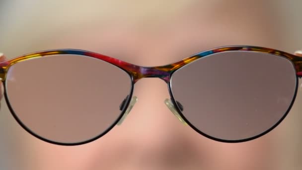 Vieille Femme Portant Des Lunettes Sur Gros Plan Contrôle Vue — Video