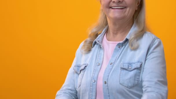 Self Confident Mature Lady Crossing Arms Standing Yellow Background Smiling — Stock Video