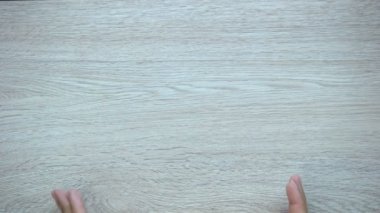 Gelecek, el ahşap küpler, enerji çözümleri ve teknoloji üzerinde kelime bastırıyor