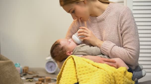 Young Lady Putting Baby Boy Sleep Feeding Bottle Infant Formula — Stock Video