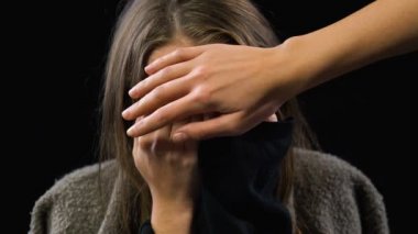 Sosyal hizmet uzmanı açığa kadın yüzü, Aile içi şiddet mağdurları için yardım bereli